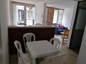 Bienvenido a tu segundo hogar a dos cuadras del centro recreaciónal lagos club comfatolima