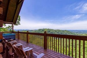 A View From Above-Spacious Smoky Mountain Getaway Perfect for Families & Groups