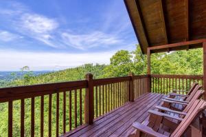 A View From Above-Spacious Smoky Mountain Getaway Perfect for Families & Groups