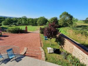 Maisons de vacances Gite Saint-Paul-de-Vezelin, 4 pieces, 8 personnes - FR-1-496-87 : photos des chambres