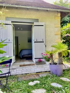 Room in Studio - Studio surrounded by greenery