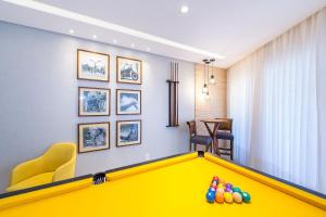 Varandas do Atlântico 01A - Excelente apartamento em condomínio de luxo a beira mar - Piscina climatizada - Academia - (Consultar serviços de roupas de cama e banho)