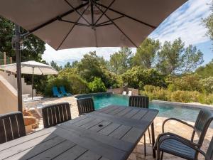 Maisons de vacances Serene holiday home in Pignans with private pool : photos des chambres