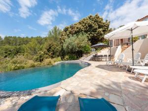 Maisons de vacances Serene holiday home in Pignans with private pool : photos des chambres