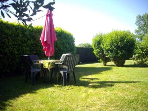 Maisons de vacances Charming typical Auvergne cottage with large garden and view of the countryside : photos des chambres