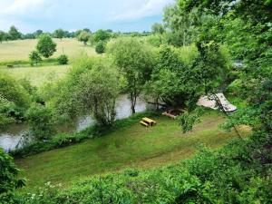 Chalets Natuurhuisje aan rivier met uitzicht over vallei : photos des chambres