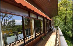 Chalets Natuurhuisje aan rivier met uitzicht over vallei : photos des chambres