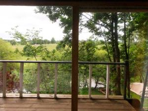 Chalets Natuurhuisje aan rivier met uitzicht over vallei : photos des chambres