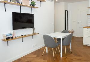 The Residential 1-BD Apartment with an Outdoor Thermal Pool by Flat Mаnager