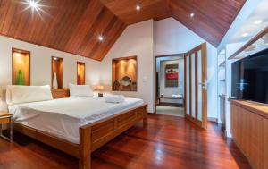 Beachfront Kalim Beach Villa