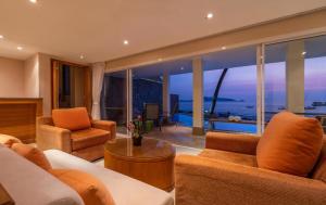 Beachfront Kalim Beach Villa