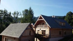 Chaty Świerkowe Wzgórze - domki typu superior z sauną balią kominkiem i domki-bez sauny balii kominka