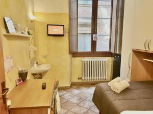Single Room with Shared Bathroom