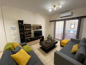 Philip Spacious Apartment