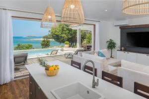 Luxury Glamping Beach Villas Porto Bus
