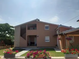 Apartments Dora - Radmani