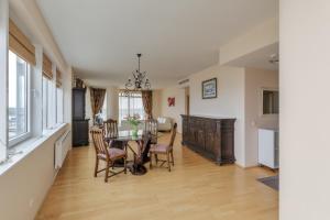 Sea view apartment on 19th floor