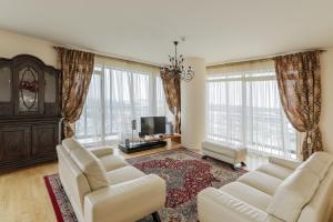 Sea view apartment on 19th floor