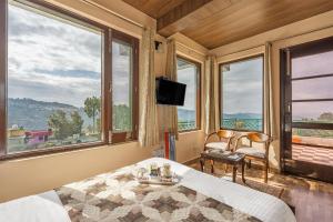 StayVista at Cecil Cottages 8BR with Hill view, BBQ, Bonfire at Kasauli