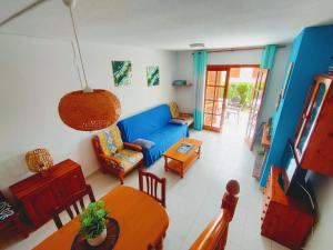 Adosado con piscina, aire acondicionado, parking y pista de tenis