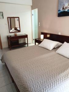 Deluxe Studio with Mountain View room in Ballas Apartments