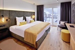 Double Room with Balcony room in Hotel Holiday