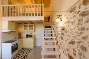 Platipodi stone house