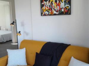 Appartement neuf lumineux avec balcon, Wi-Fi, au pied de la plage du Chay, Royan - FR-1-494-126
