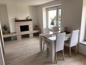 Soukromý pokoj s kuchyní a koupelnou v řadovce