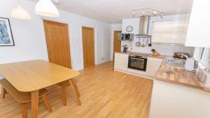 Swallows Croyde - Open plan beach chalet & close proximity to the beach - Sleeps 6