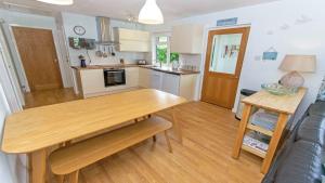 Swallows Croyde - Open plan beach chalet & close proximity to the beach - Sleeps 6