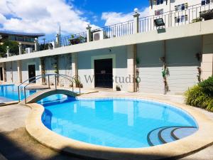 Centropolis Queen Bed Suite- Modern Posh Style