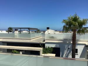 HouseSleeps6-Pool-Beach-Garden-Solarium-PetOK