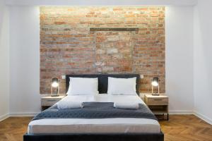 Fancy Apartments with Lift and AC