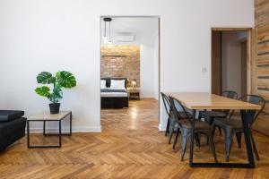 Fancy Apartments with Lift and AC