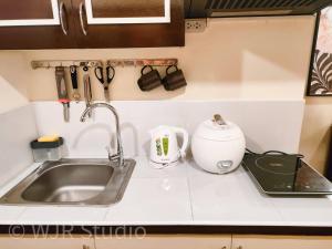 Queen Bed Deluxe- Contemporary Style