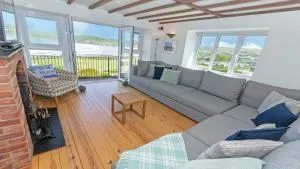 Stables Croyde | 4 Bedrooms / Sleeps 8 | Sea & Beach Views - Croyde