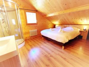 Chalets ⁂⁂ LE NID DE PIERRE & JULIE [CLEDICIHOME] 2 pas du centre ville / SPA & TERASSE AMENAGEE ⁂⁂ : photos des chambres