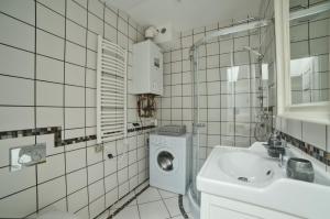 Golden ApartmentsBoner5