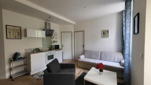 Appartements Charmant 2 pieces avec terrasse proche centre ville - Parking Gratuit a proximite : photos des chambres