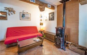 Stunning Home In Andon With Kitchen