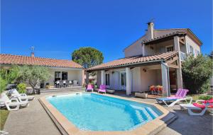 Maisons de vacances Beautiful Home In Lussas With 6 Bedrooms, Private Swimming Pool And Outdoor Swimming Pool : photos des chambres