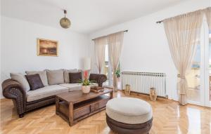 Stunning Apartment In Kustici With 3 Bedrooms And Wifi