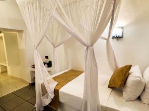 Emerald Palm Courtyard Hotel