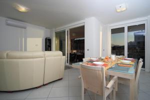 Golfo Gabella Lake Apartments