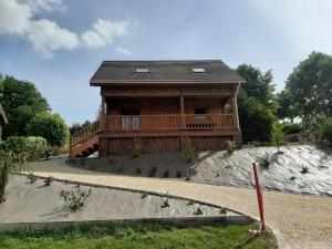 Maisons de vacances SUPERBE CHALET AVEC PISCINE CHAUFFEE Juillet et Aout : photos des chambres