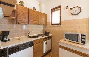 Awesome Apartment In Rakalj With 2 Bedrooms And Wifi