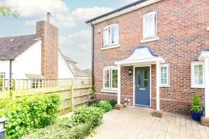 Riverside Stays, Modern House Stays, Shefford, Bedfordshire - Clophill