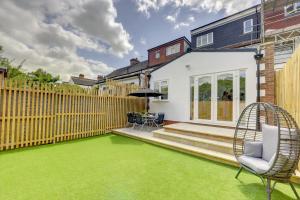 The Cedars Luxury accommodation Fantastic location 15 minutes from Gatwick 13 minutes to London bridge