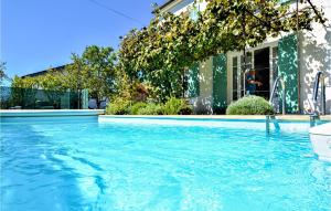 Maisons de vacances Amazing home in Piolenc with 3 Bedrooms and Outdoor swimming pool : photos des chambres